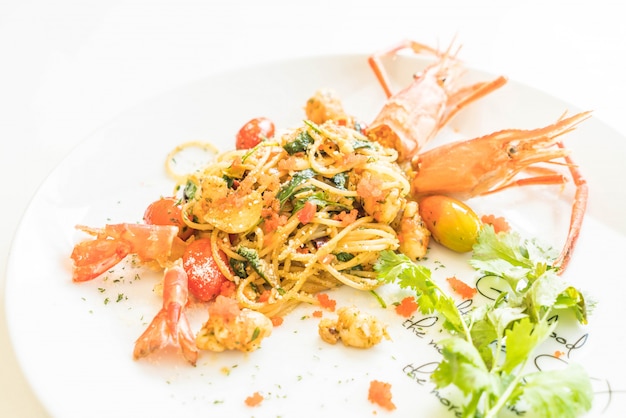 spaghetti saltati in padella con gamberetti