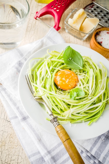Spaghetti vegani con zucchine