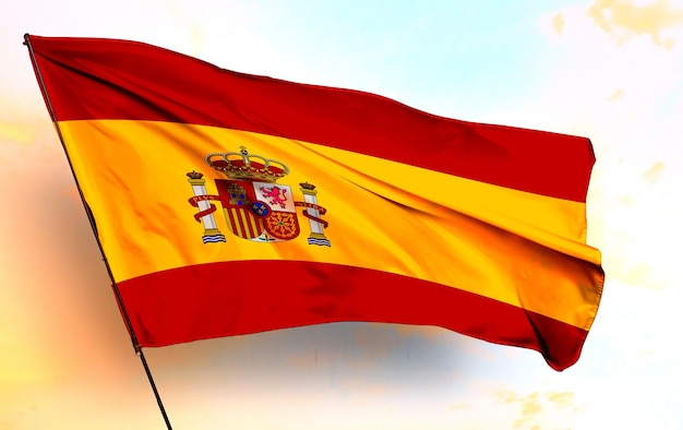 Spagna 3D sventola bandiera e immagine di sfondo nuvola grigia
