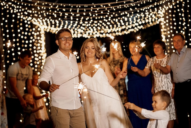 Sparklers al matrimonio degli sposi novelli