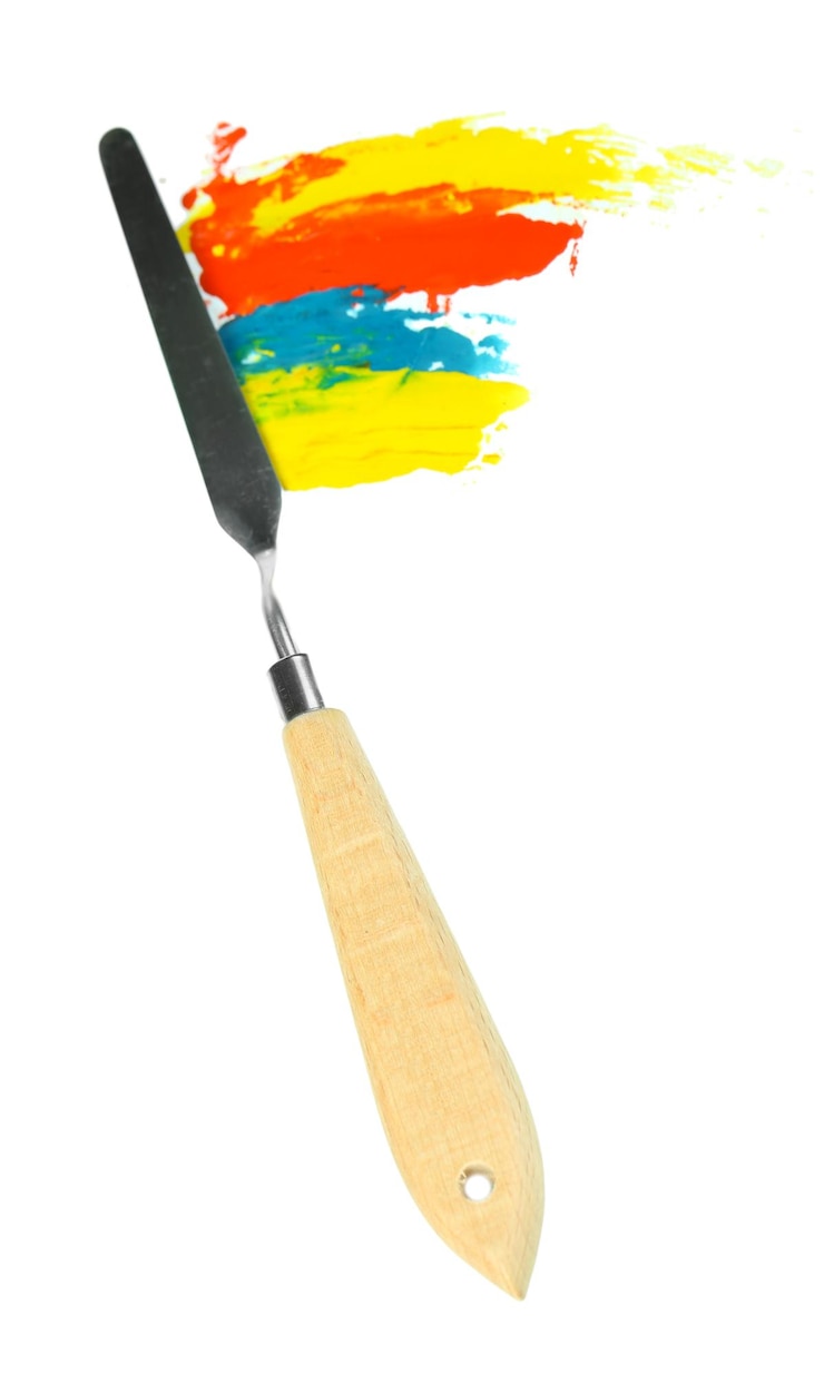 Foto spatola per pittura con vernici isolate su bianco