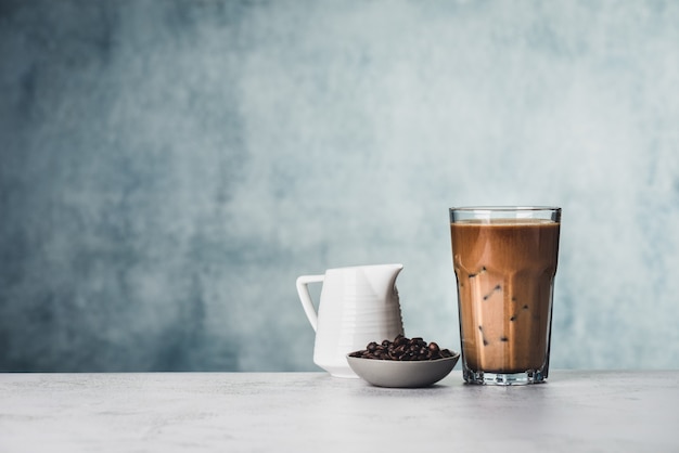 spazio ghiaccio caffè con sfondo di cibo di latte