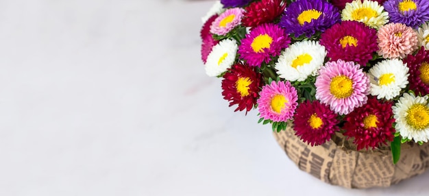 Spazio per il testo Bouquet di piccoli crisantemi multicolori Vista dall'alto