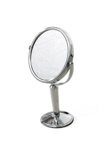 Specchio da tavolo rotondo su sfondo bianco
