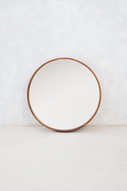 specchio ovale o rotondo con cornice in legno di teak