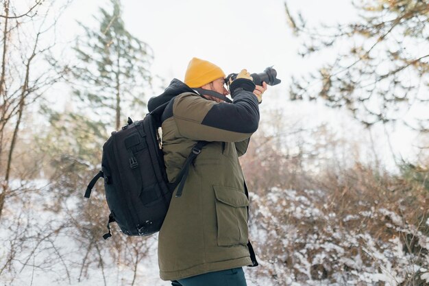 Spedizione di fotogrammi congelati Un viaggio invernale di un giovane fotografo si svolge catturando l'essenza di