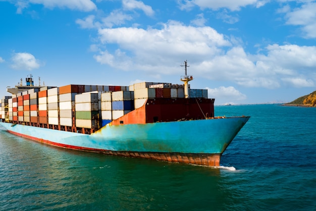 Spedizioni merci container imprese servizi importazione ed esportazione trasporti internazionali