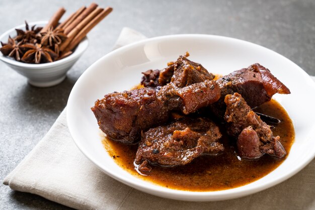 spezzatino di maiale con erba