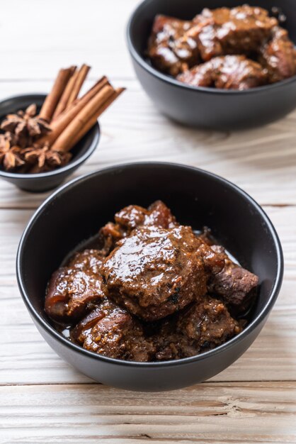 spezzatino di maiale con erba