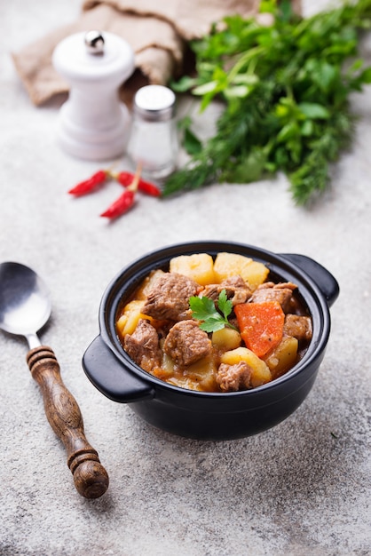 Spezzatino di manzo con patate e carota