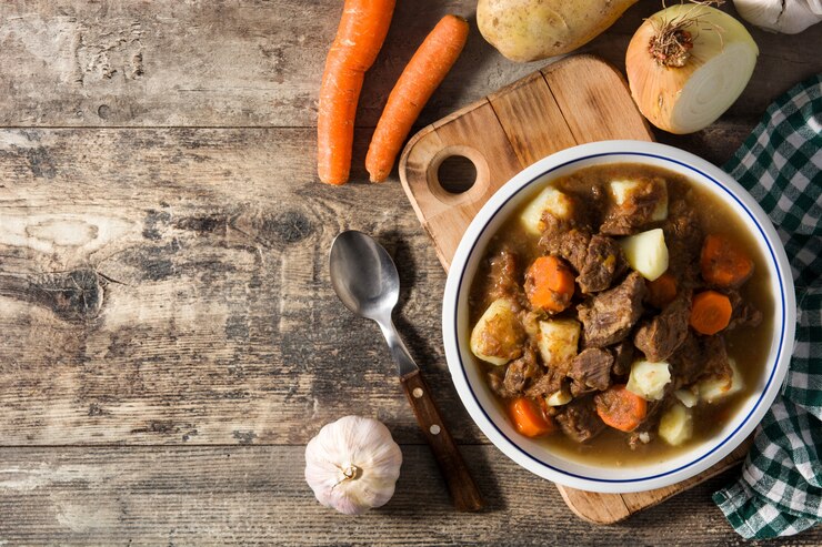 Foto spezzatino di manzo irlandese con carote e patate