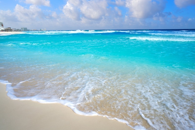 Spiaggia caraibica di sabbia bianca di Cancun