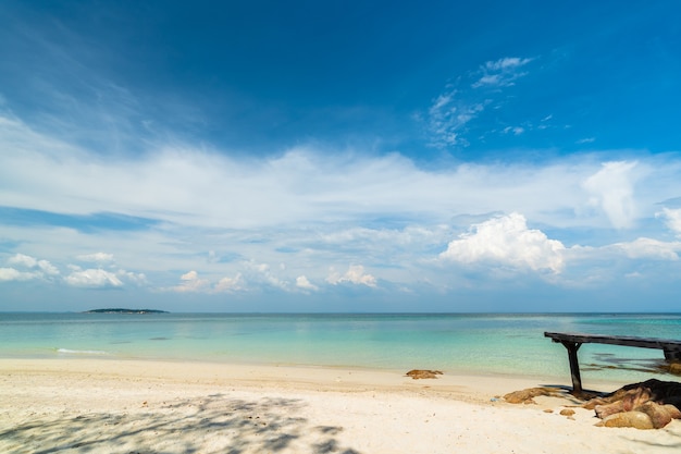 Spiaggia del mare a Koh MunNork Island, Rayong, Thailandia