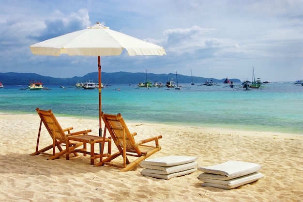 Spiaggia dell'isola di Boracay. Vacanze tropicali nella migliore isola delle Filippine