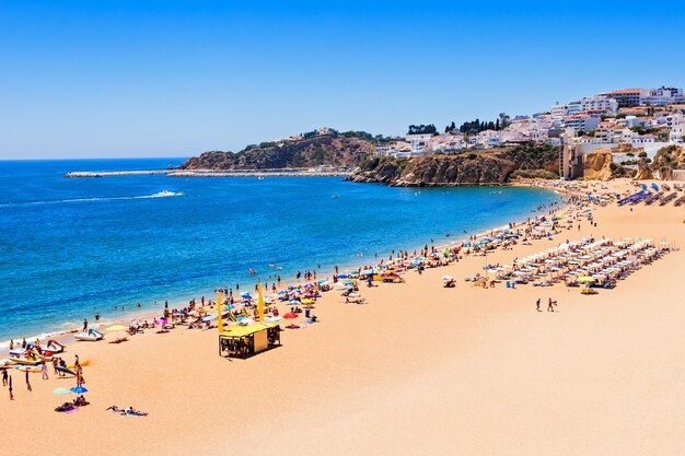 Spiaggia della città di Albufeira, regione dell'Algarve, Portogallo meridionale