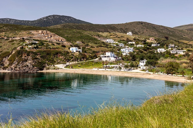 Spiaggia deserta in una giornata di sole primaverile Skyros Sporadi settentrionali della Grecia