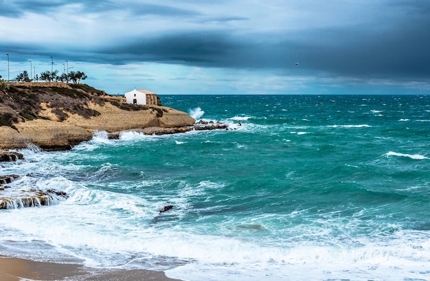 Spiaggia di Balai in inverno con mare mosso