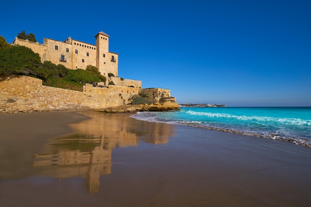 Spiaggia di Cala La Jovera sotto il castello di Tamarit