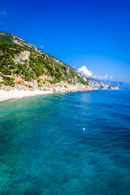 Spiaggia di Cala Sisine nel Golfo di Orosei, Sardegna, Italia