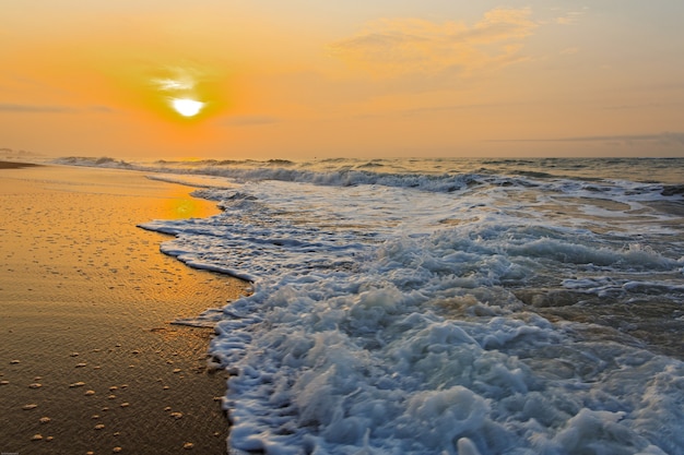 Spiaggia di Cape Coast, in Ghana. Di mattina