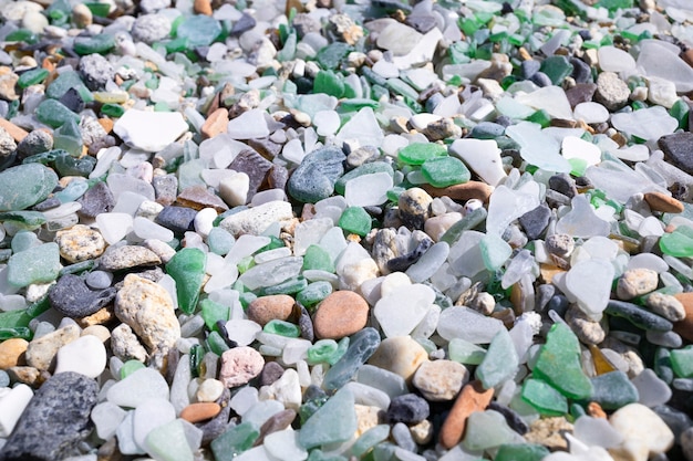 Spiaggia di cristalli lucidati dai mari e dalle rocce a Cabo Silleiro vicino a Baiona Galizia Spain