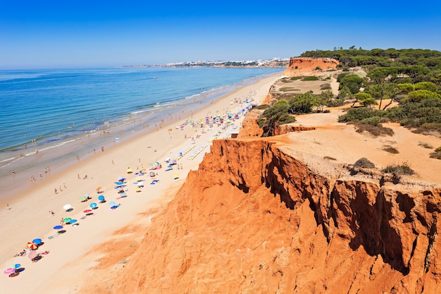 Spiaggia di Falesia ad Albufeira, regione dell'Algarve in Portogallo