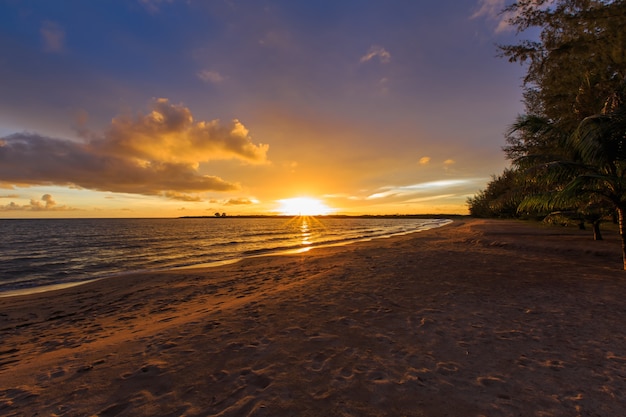 Spiaggia di Koh Kong a Cambudia.