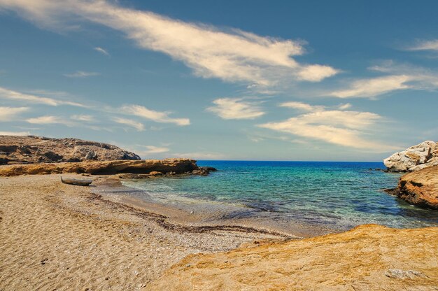 Spiaggia di Koumbara nell'isola di Ios in Grecia