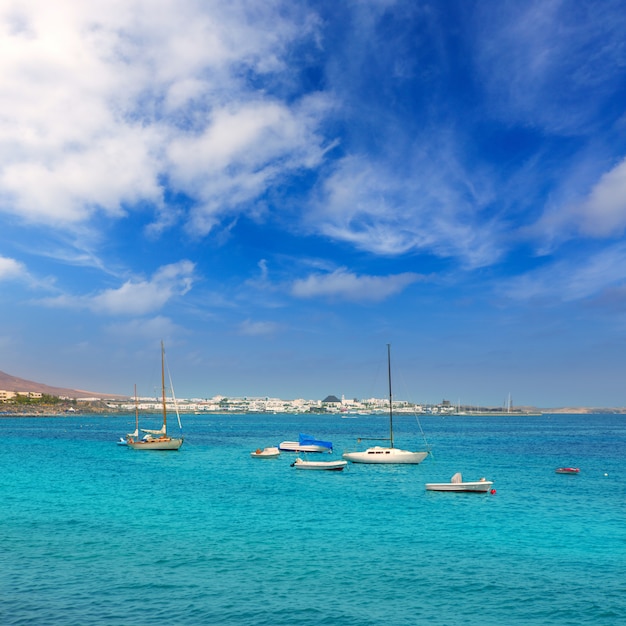 Spiaggia di Lanzarote Playa Blanca nell&#39;Atlantico