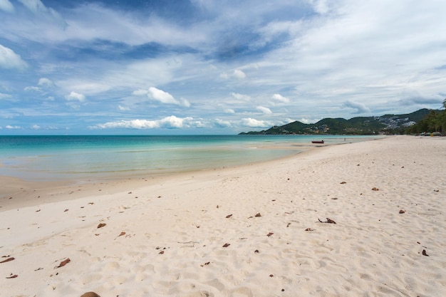 Spiaggia di sabbia bianca Chaweng Beach Koh Samui Thailandia