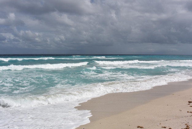 Spiaggia di sabbia bianca di Varadero Magnifica costa dell'Oceano Atlantico Cuba