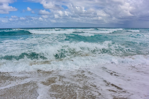 Spiaggia di sabbia bianca di Varadero Magnifica costa dell'Oceano Atlantico Cuba