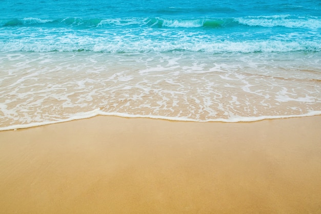 spiaggia di sabbia e mare onda per lo sfondo naturale