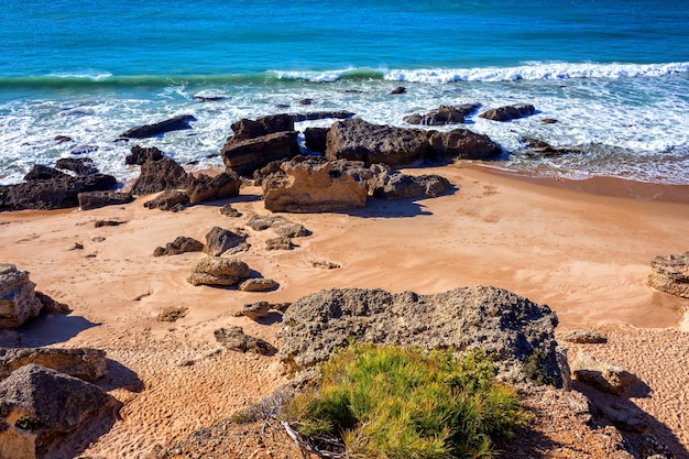 Spiaggia di sabbia fine e rocce