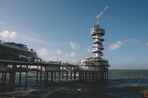 Spiaggia di Scheveningen. Struttura in ferro, costruzione, gru