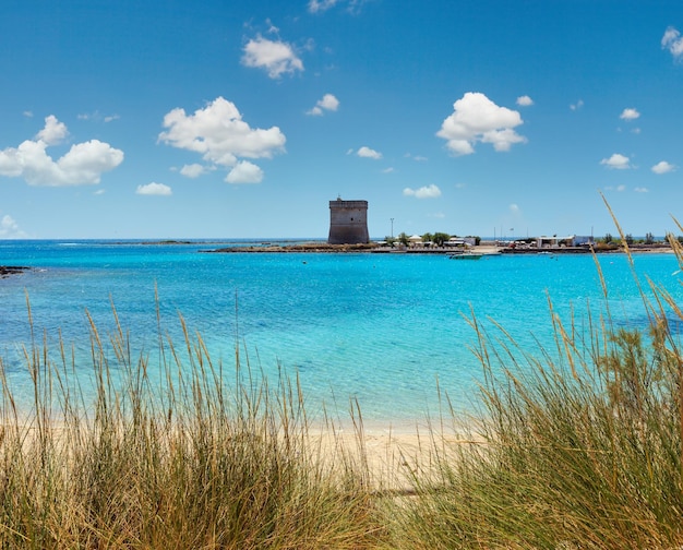 Spiaggia di Torre Chianca sulla costa del mare del Salento Italia