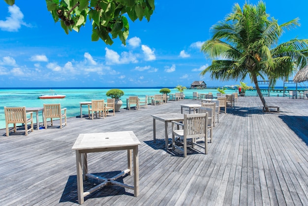 Spiaggia e bellissimo mare tropicale