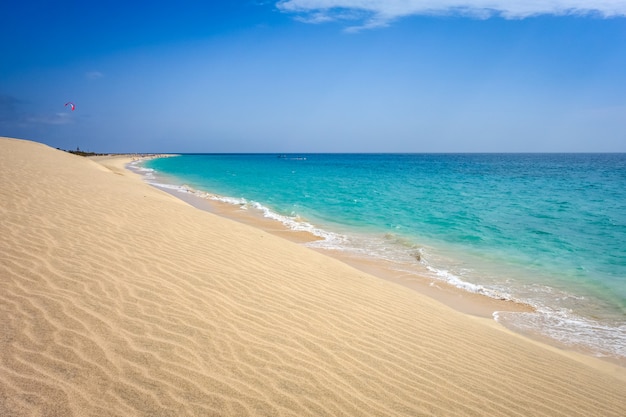 Spiaggia e duna di Ponta Preta a Santa Maria, isola di Sal, Capo Verde