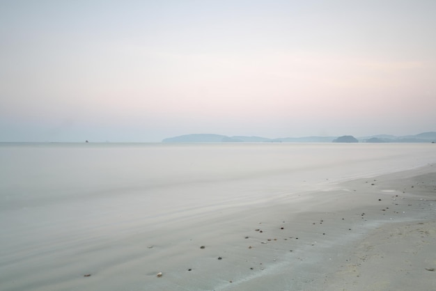 Spiaggia e mare tropicale