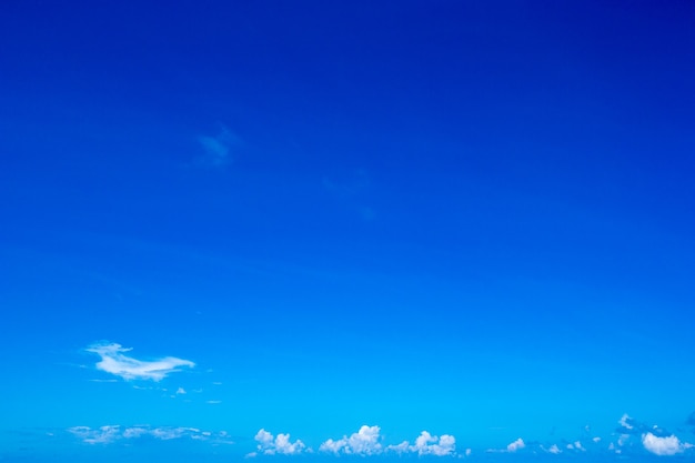 Spiaggia e mare tropicale