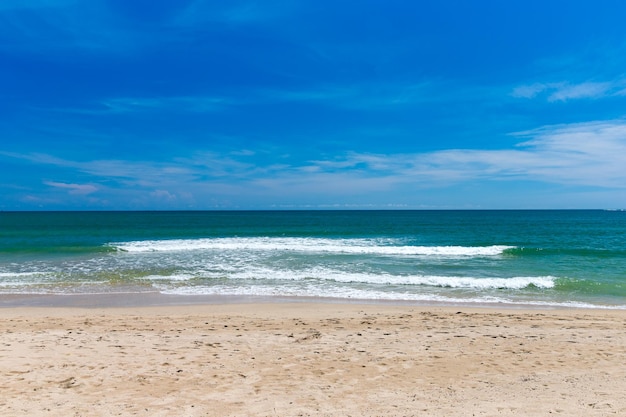 Spiaggia e mare tropicale