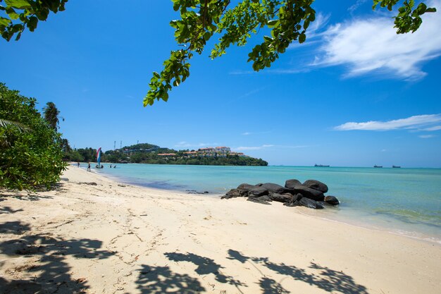 Spiaggia e mare tropicale