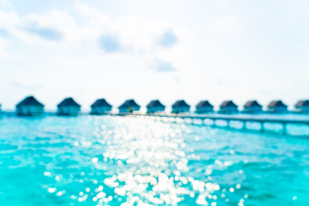 Spiaggia e mare tropicali della sfuocatura astratta in Maldive