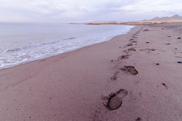 Spiaggia e onde all'ora dell'alba