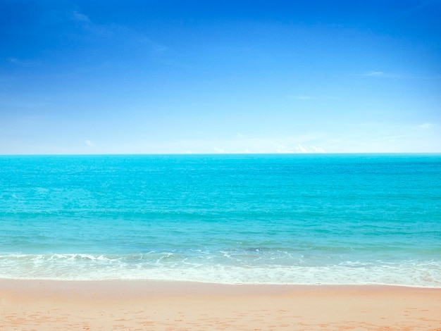 Spiaggia estiva e mare tropicale