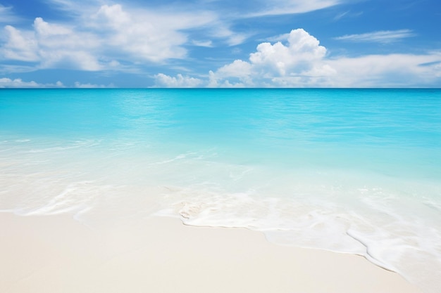Spiaggia incontaminata con acque turchesi e sabbia bianca