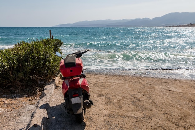 spiaggia nella località turistica di Hersonissos sull'isola di Creta in Grecia paesaggio marino mediterraneo