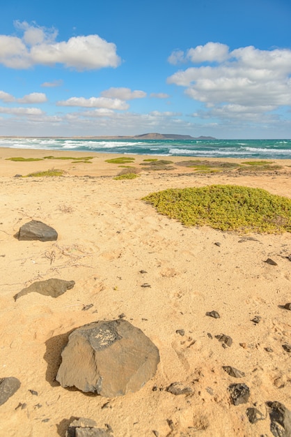 spiaggia rocciosa di sabbia a Capo Verde