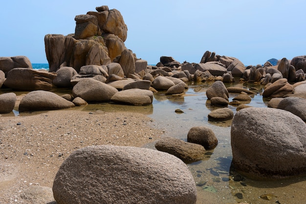 Spiaggia rocciosa