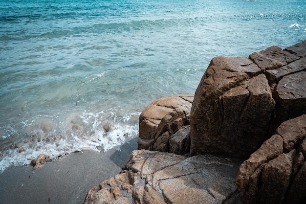 Spiaggia rocciosa